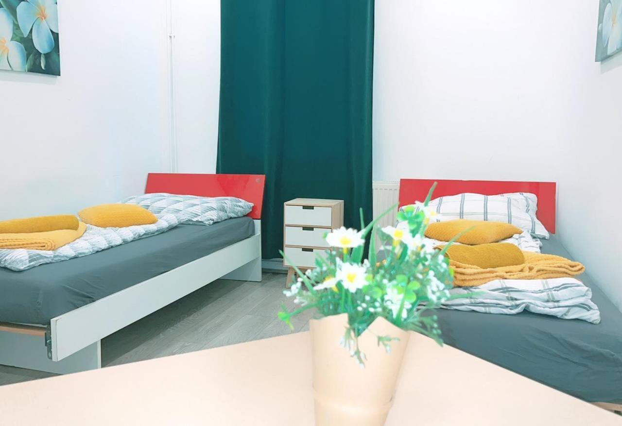 Comfort Triple Room Hn Wien Ngoại thất bức ảnh