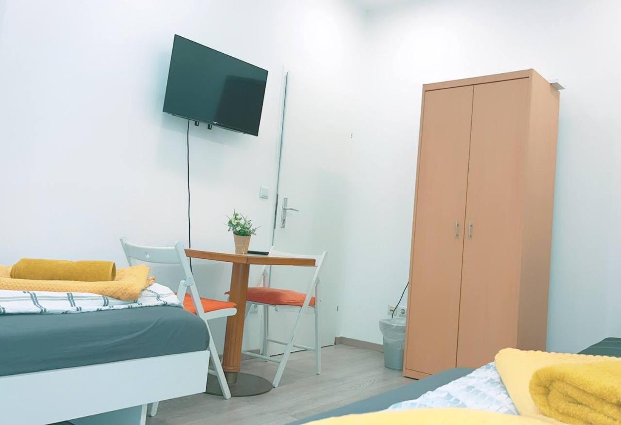 Comfort Triple Room Hn Wien Ngoại thất bức ảnh