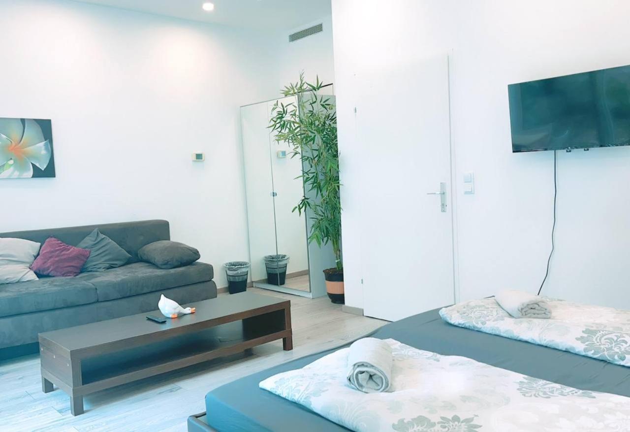 Comfort Triple Room Hn Wien Ngoại thất bức ảnh