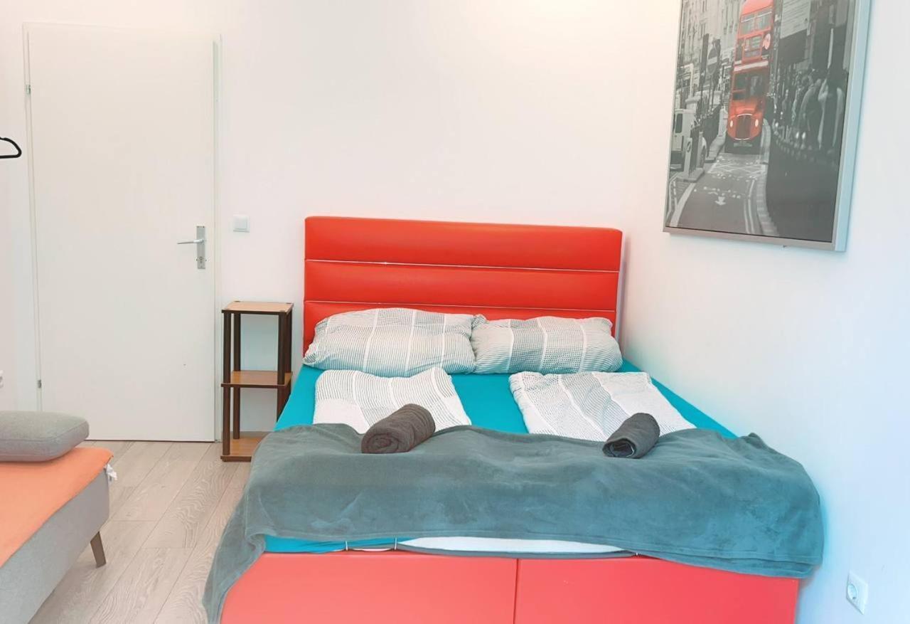Comfort Triple Room Hn Wien Ngoại thất bức ảnh